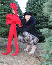 Bai Ling christmas tree shopping in Hollywood 20.12.2012_17.jpg