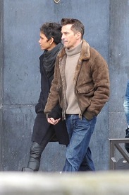 Halle Berry strolling through Paris 26.12.2012_02.jpg