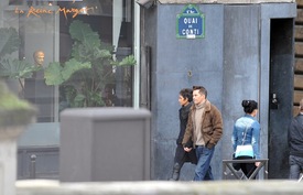 Halle Berry strolling through Paris 26.12.2012_03.jpg