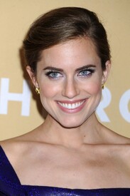 allison_williams_2013_cnn_heroes_06.jpg