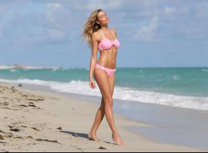 Jessica+Hart+Jessica+Hart+Poses+Victoria+Secret+MJQohz2843wl.jpg