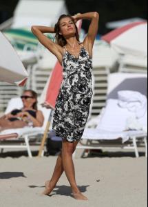 Jessica+Hart+Jessica+Hart+Poses+Victoria+Secret+Iplzu9zt-zhl.jpg