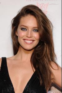 emily-didonato-at-19th-annual-artwalk-in-ny_1.jpg