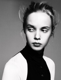 1386410935alena_bogdanova_by_nikole_demeshik2.jpg