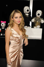 Sammi-Hanratty_-Snoopy-and-Belle-Fashion.jpg