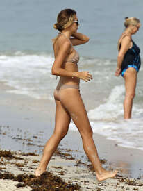 Sandra-Kubicka--Hot-in-Bikini--05.jpg