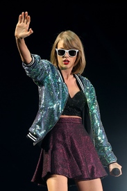 tswift101215BZNimage2.jpg