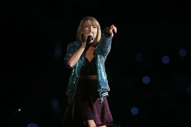 tswift101215BZNimage8.jpg