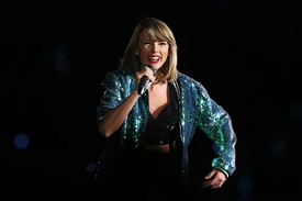 tswift101215BZNimage12.jpg