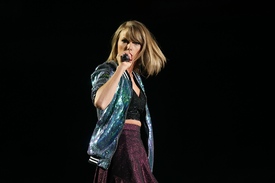 tswift101215BZNimage13.jpg