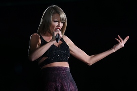 tswift101215BZNimage22.jpg