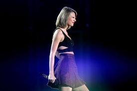 tswift101215BZNimage23.jpg