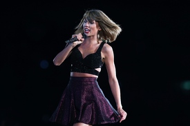 tswift101215BZNimage25.jpg