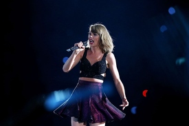 tswift101215BZNimage27.jpg