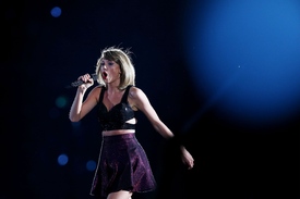 tswift101215BZNimage29.jpg