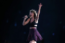 tswift101215BZNimage43.jpg