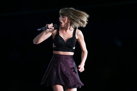 tswift101215BZNimage44.jpg