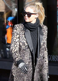 Gigi-Hadid-Out-in-Aspen--13.jpg