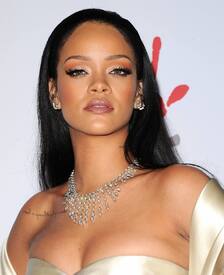 Rihanna-15.jpg