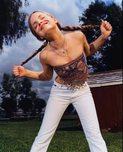 001-women-mena-suvari-davis-factor-www.huy.com.ua.jpg