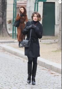 2016166-laetitia-casta-obseques-du-metteur-en-950x0-2.jpg