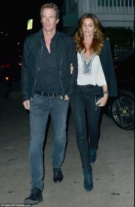 2EFEB37D00000578-3343435-Hot_date_Cindy_Crawford_49_and_her_husband_Rande_Gerber_53_lovin-m-1_1449092390716.jpg