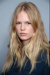 Long-Anna-Ewers-399x600.thumb.jpg.161c0e