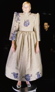 VIKTOR-ROLF-FALL-1999-HC-08-MAGGIE-RIZER.jpg