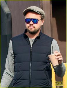 leonardo-dicaprio-steps-out-on-eve-of-the-revenant-release-02.jpg