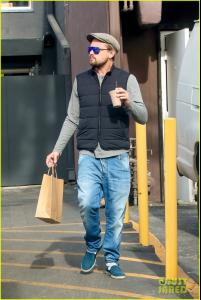 leonardo-dicaprio-steps-out-on-eve-of-the-revenant-release-12.jpg