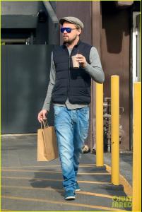 leonardo-dicaprio-steps-out-on-eve-of-the-revenant-release-13.jpg