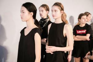 56a7326e2cfd7_GiambattistaValliSpring201