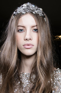 56a9ce2ae1504_ElieSaabSpring2016Backstag