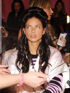 Adriana-Lima-backstage-at-Victorias-Secret-Fashion-show-2013-Lexington-Avenue-Armory-New-York-13.11.2013-008-763x1024.jpg