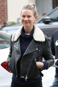 behati-prinsloo-bun.thumb.jpg.ee1d2422e3