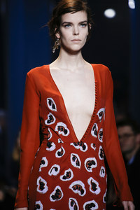dior_meghan2.thumb.jpg.cb88ebd9708c1c686