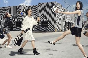 yuan-bo-chao-gia-tang-jing-wen-dylan-xue-luping-wang-xiao-wen-ju-by-elaine-constantine-for-vogue-china-november-2015-12.jpg
