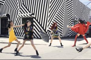 yuan-bo-chao-gia-tang-jing-wen-dylan-xue-luping-wang-xiao-wen-ju-by-elaine-constantine-for-vogue-china-november-2015-9.jpg