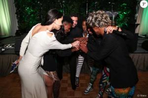 z12052125-adriana-lima-invitee-d-honneur