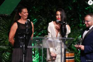 z12052127-adriana-lima-invitee-d-honneur