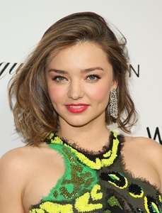 510553828-miranda-kerr-attends-warner-mu