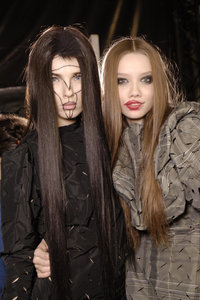 56104_High_Quality3_Backstage__Fall-Winter_2008_2009_Womens_Vivienne_Westwood_7993_jpg_122_656lo.jpg