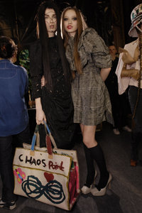 56107_High_Quality7_Backstage__Fall-Winter_2008_2009_Womens_Vivienne_Westwood_91008_jpg_122_494lo.jpg