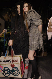56116_High_Quality5_Backstage__Fall-Winter_2008_2009_Womens_Vivienne_Westwood_11039_jpg_122_999lo.jpg