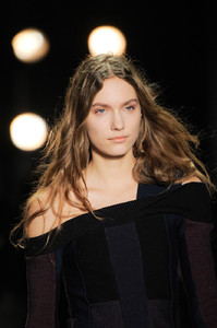 56be1280b89d1_BCBGMaxAzriaFall2016Detail