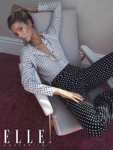 56c338705aea3_JenniferHawkins-ElleAustra