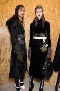56cf77ee66e54_PradaFall2016Backstage0mjk
