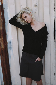 66432-11877240-los-angeles-fashion-stylist-tiffani-chynel-womens-fashion-editorial-fall-winter-editorial-knitwear-e_jpg5.jpg