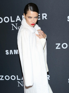 Adriana-Lima-at-Zoolander-2-World-Premie