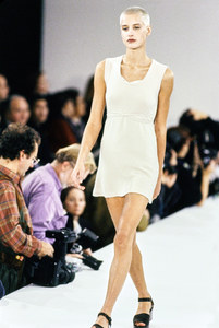 CALVIN-KLEIN-SPRING-1994-RTW-56-EVE-SALVAIL.jpg